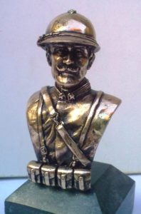 Fante in bronzo massiccio su base in marmo verde Guatemala