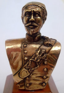 Guardia di polizia a cavallo con fez uniforme del 1877 in bronzo massiccio su base in marmo verde Guatemala
