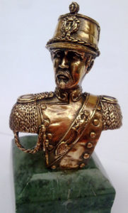 agente polizia a cavallo uniforme contemporanea in bronzo massiccio su base in marmo verde Guatemala