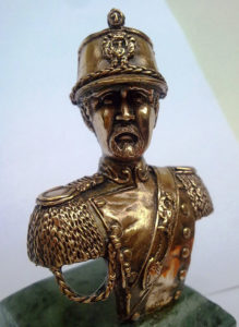 agente polizia a cavallo uniforme contemporanea in bronzo massiccio su base in marmo verde Guatemala
