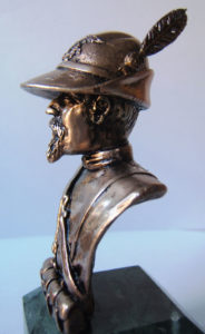 busto alpino uniforme da campagna in bronzo massiccio su base in marmo verde Guatemala