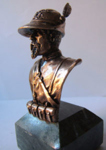 busto alpino uniforme da campagna in bronzo massiccio su base in marmo verde Guatemala