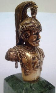 busto corazziere in alta uniforme in bronzo massiccio su base in marmo verde Guatemala