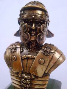 busto legionario romano I sec. d.C. in bronzo massiccio su base in marmo verde Guatemala