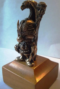 caricatura corazziere in grande uniforme in bronzo massiccio su base in legno
