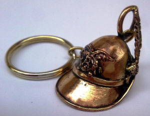 portachiavi con cappello alpini in bronzo o argento
