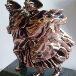 statua raffigurante carabinieri nella tormenta in bronzo massiccio su base in marmo verde Guatemala